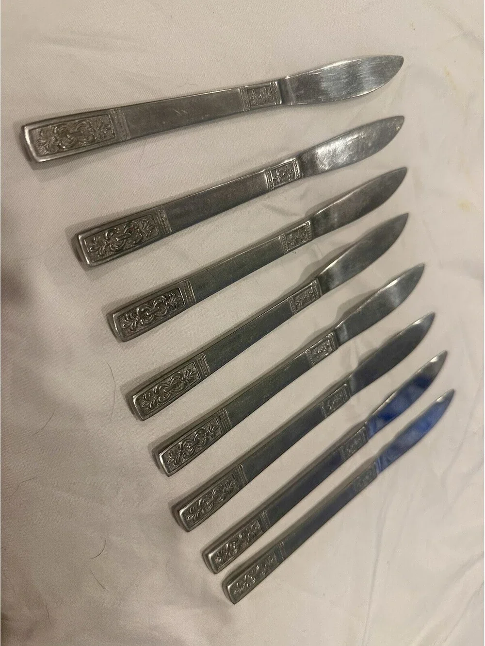 Customcraft Fleur de Lis Dinner Knives 8-1/8